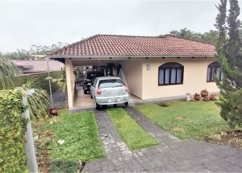 Casa no Bairro Nova Brasília em Joinville com 4 Dormitórios - 23721N
