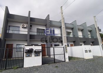 Casa no Bairro Parque Guarani em Joinville com 2 Dormitórios e 62.32 m² - 00646001