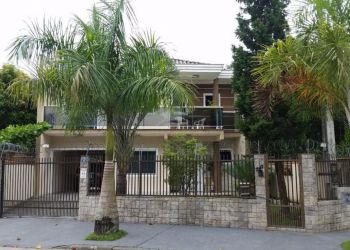 Casa no Bairro Santo Antônio em Joinville com 3 Dormitórios (1 suíte) e 240 m² - 2944