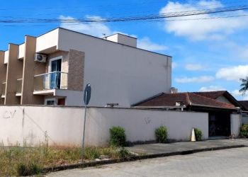 Casa no Bairro Vila Nova em Joinville com 2 Dormitórios - KR277