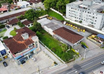 Terreno no Bairro Costa e Silva em Joinville com 910 m² - KT102