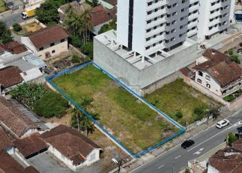 Terreno no Bairro Floresta em Joinville com 862 m² - LG9322