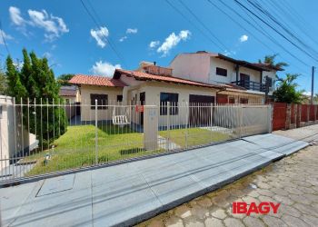 Casa no Bairro Ponte do Imaruim em Palhoça com 3 Dormitórios (1 suíte) e 148 m² - 93803
