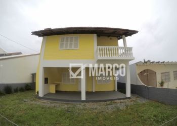 Casa no Bairro Centro em Penha com 3 Dormitórios (1 suíte) e 140 m² - 6688455