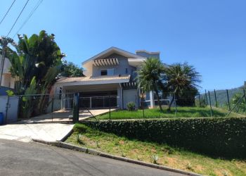 Casa no Bairro Ribeirão Areia em Pomerode com 3 Dormitórios (3 suítes) e 261.18 m² - 1111