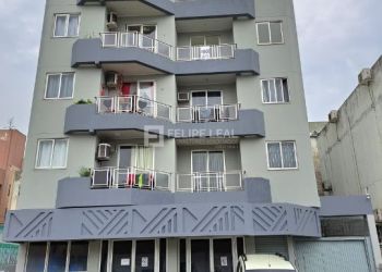 Apartamento no Bairro Barreiros em São José com 2 Dormitórios (1 suíte) e 61 m² - 20230