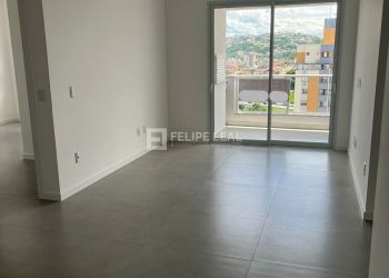 Apartamento no Bairro Barreiros em São José com 2 Dormitórios (1 suíte) e 76 m² - 21438