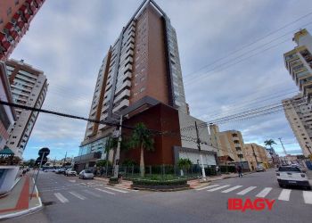 Apartamento no Bairro Campinas em São José com 3 Dormitórios (1 suíte) e 107.55 m² - 116367