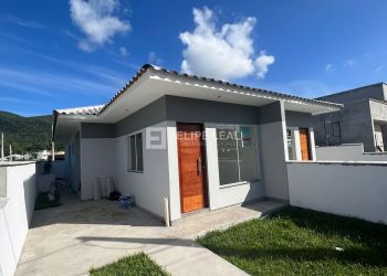 Casa no Bairro Forquilhas em São José com 2 Dormitórios (1 suíte) e 65 m² - 21369