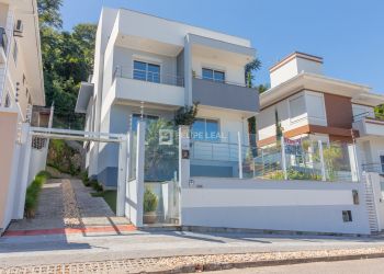Casa no Bairro Forquilhinhas em São José com 3 Dormitórios (1 suíte) e 360 m² - 19546