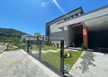 Casa no Bairro Sertão do Maruim em São José com 3 Dormitórios (1 suíte) e 180 m² - 21497