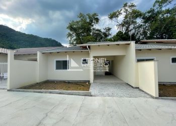 Casa no Bairro Estados em Timbó com 2 Dormitórios e 70 m² - CAS225