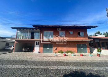 Casa no Bairro Quintino em Timbó com 3 Dormitórios (1 suíte) e 400 m² - LR302